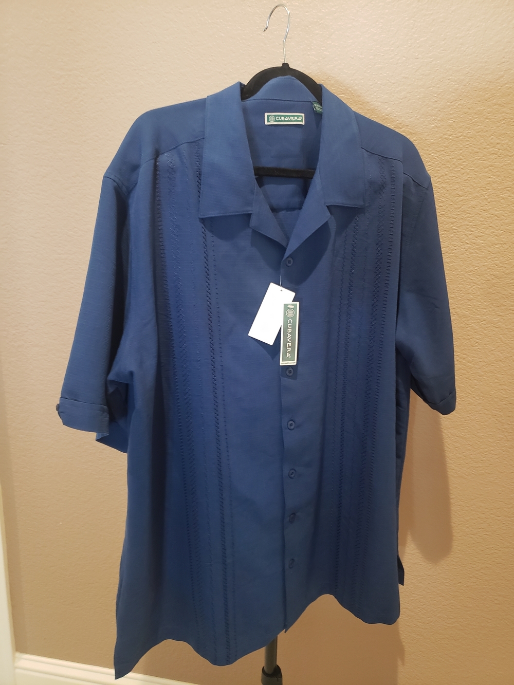 Cubavera Men's Navy Blue Short-Sleeve Guayabera Shirt